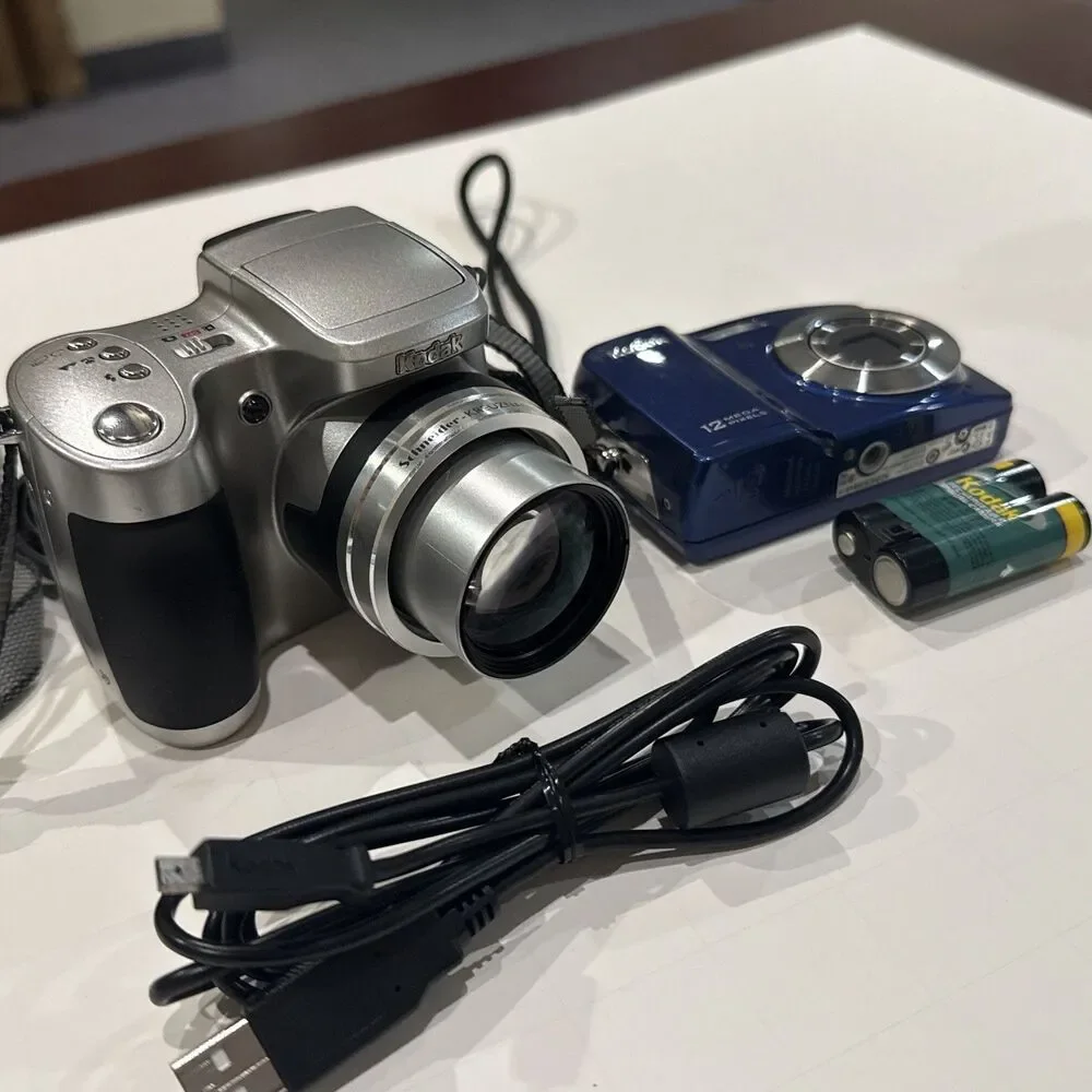 Kodak EasyShare Z650 Tested Working + CD82 Camera Lot Charger Included READ